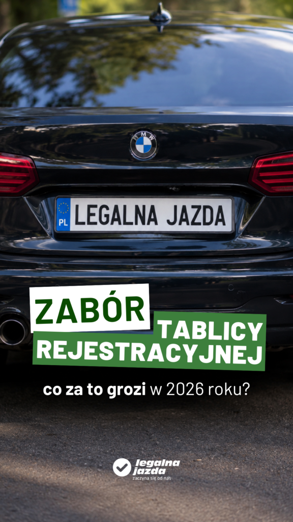 Grafika social media Legalna Jazda: tył samochodu z tablicą „LEGALNA JAZDA” i pytanie o konsekwencje zaboru tablicy rejestracyjnej w 2026 roku.